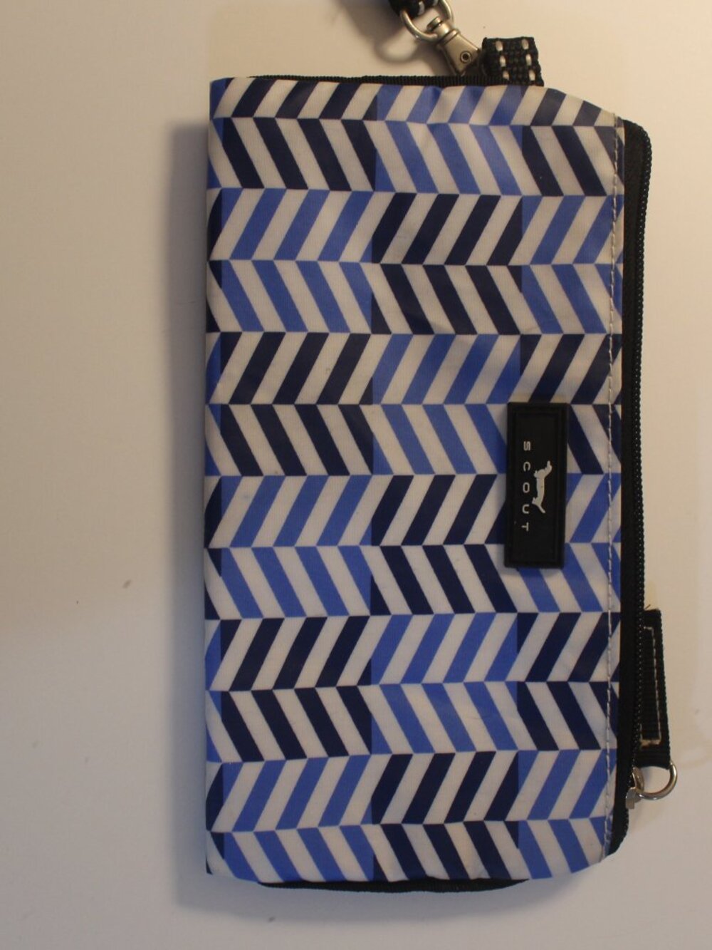 SCOUT Blue Navy White Chevron Zip Wristlet Pouch